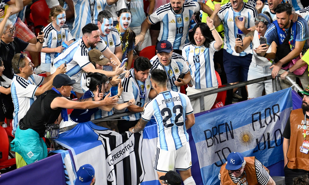 Báo Anh đặt dấu hỏi về việc tiền đạo Argentina thoát thẻ đỏ: góc nhìn mới cho người chơi Việt - hình ảnh - xboiadpud.top Báo Anh đặt dấu hỏi về việc tiền đạo Argentina thoát thẻ đỏ: góc nhìn mới cho người chơi Việt - hình ảnh - xboiadpud.top